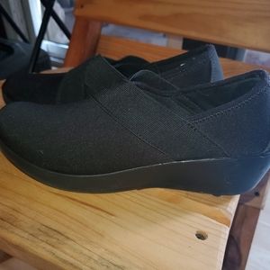 Croc wedges